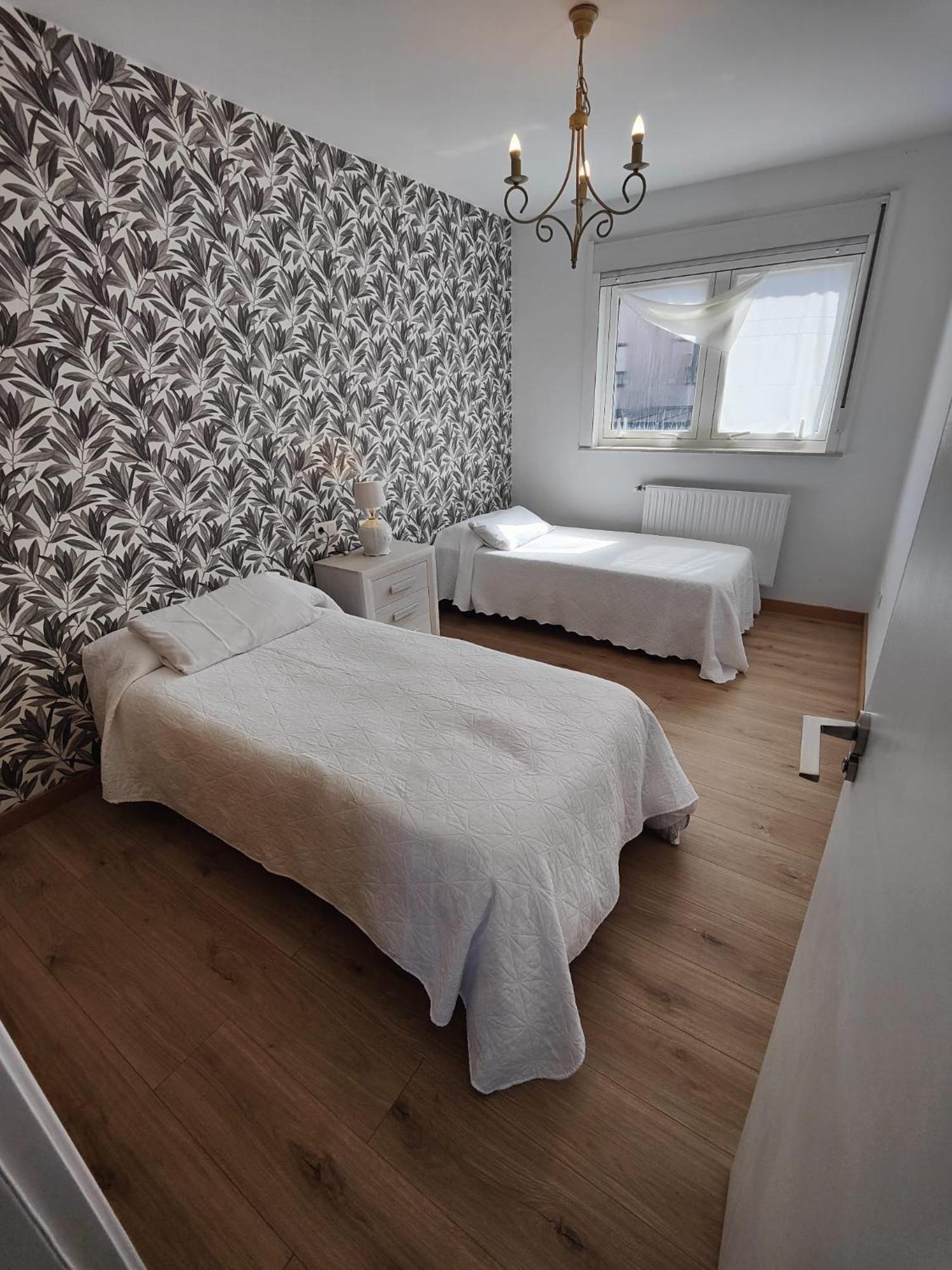 Chalet Con Wifi , Ps4 , Garaje, 5 Dormitorios, 3 Banos, Σαντιάγο ντε Κομποστέλα Εξωτερικό φωτογραφία